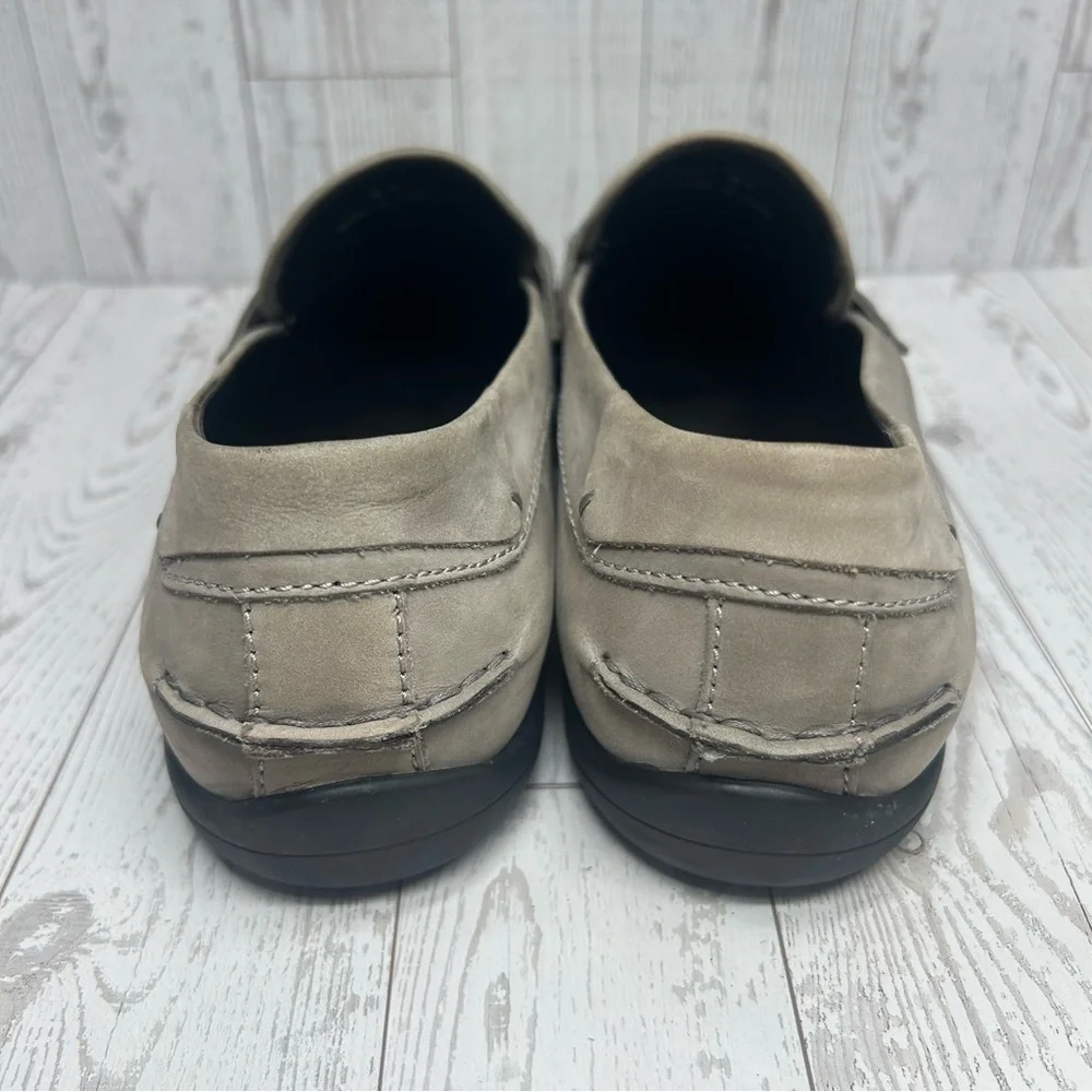 Brooks Brothers Size 8.5 Gray/Taupe Penny Loafers Suede Flats